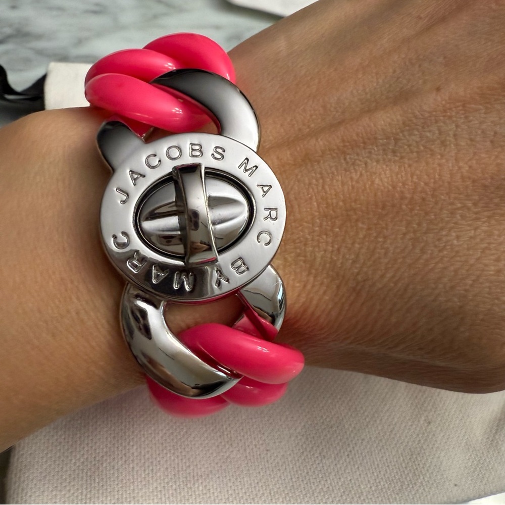 Authentic Marc by Marc Jacobs Bracelet neon pink chain lucite silver turnlock